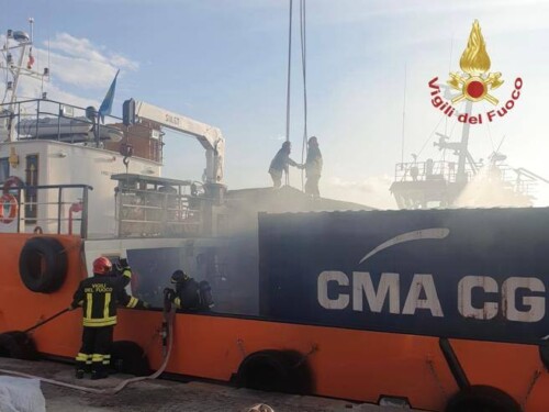 Crotone, esplosione nella sala macchine di un mercantile in  porto. Tre morti e due feriti