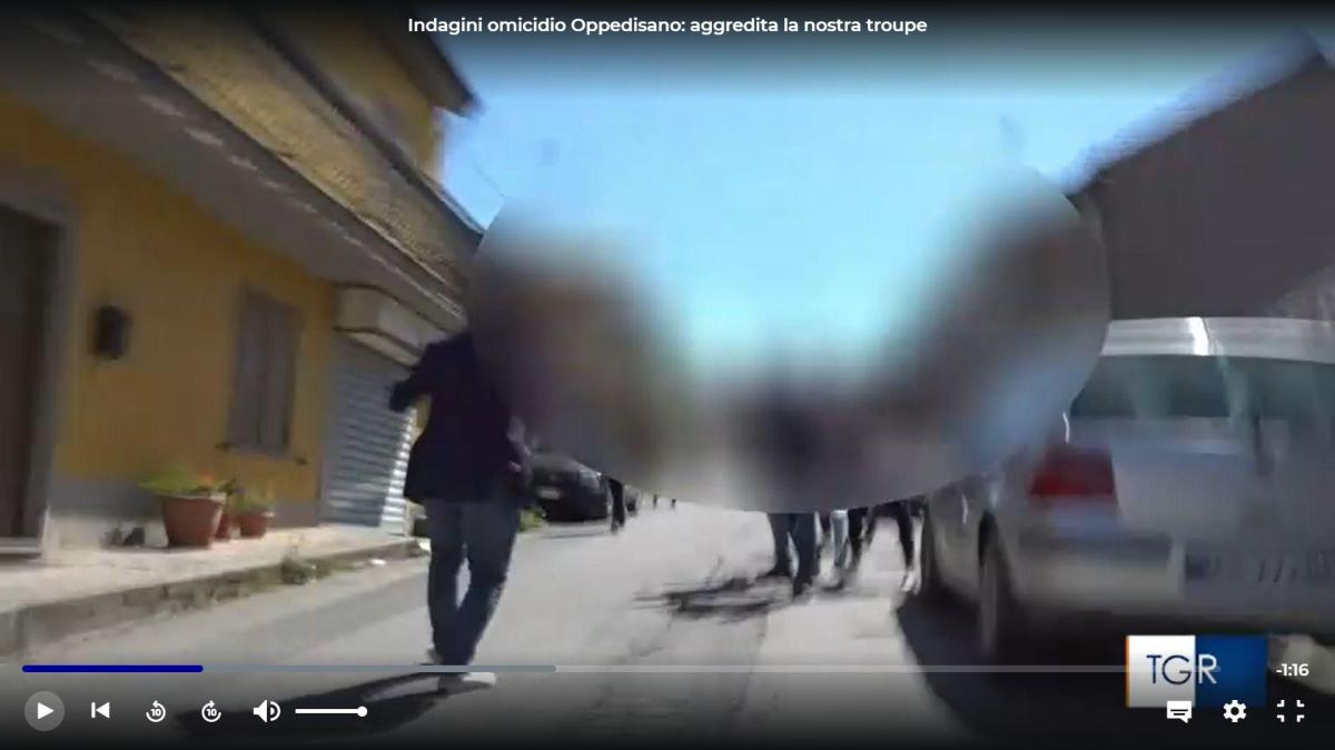 Calabria, giornalista Rai preso a bastonate dai parenti del 24enne ucciso a colpi di pistola