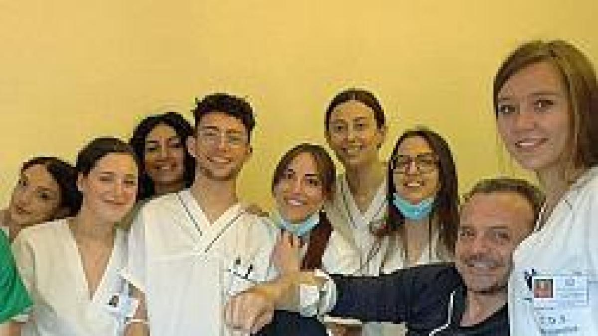 L’appello di Cateno De Luca, in corsa alle Europee ma con la polmonite: «Cerco medici volontari che mi seguano in campagna elettorale»